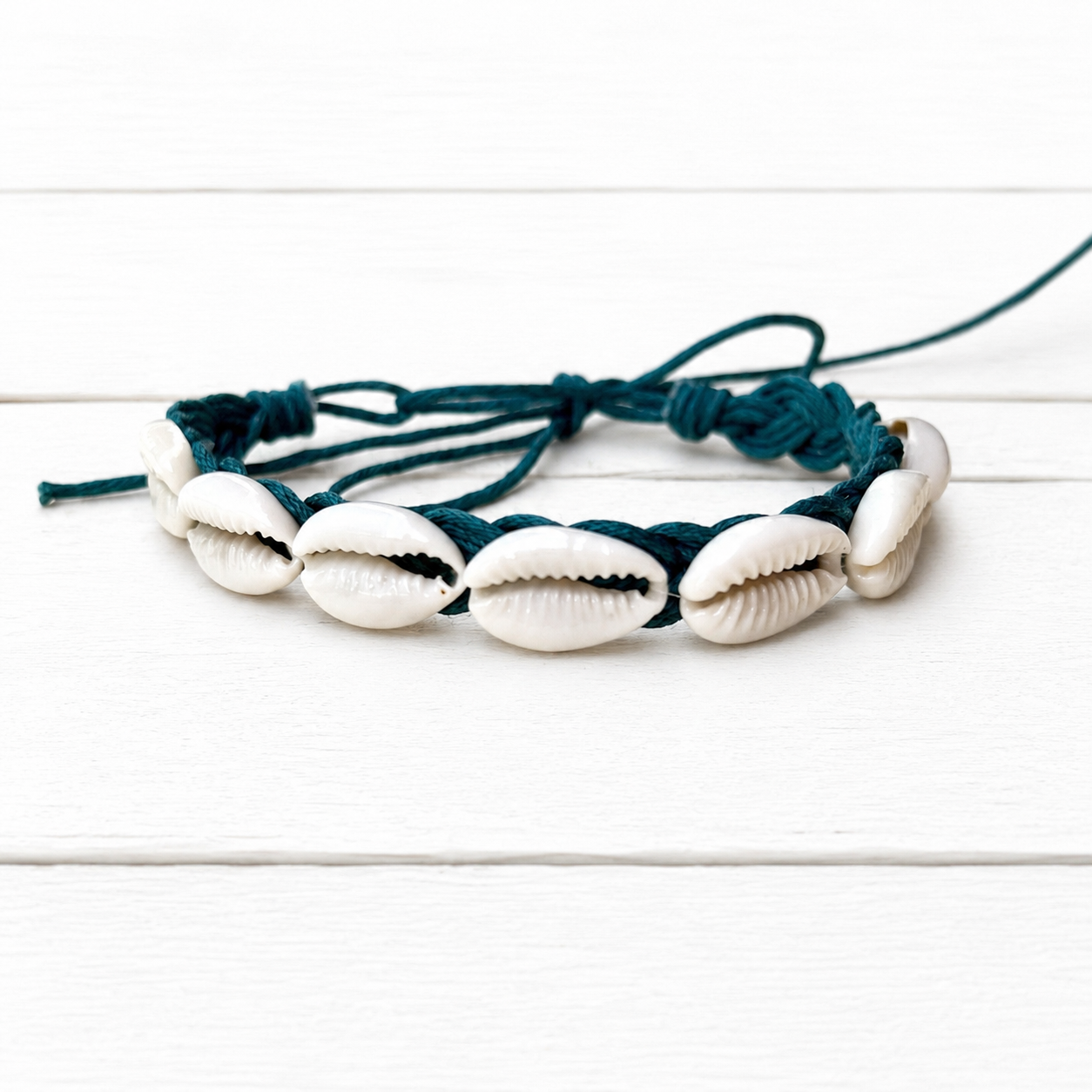 Pulsera conchas cuerda azul plomo