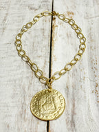 Gargantilla moneda dorada