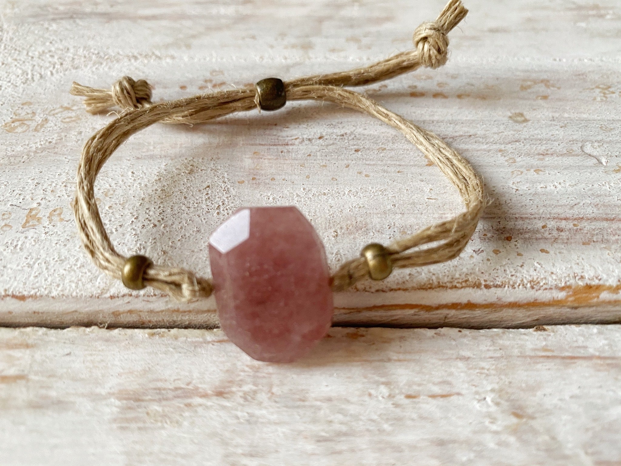 Pulsera cáñamo piedra rosa