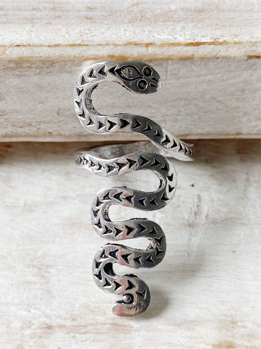 Anillo serpiente latón plateado