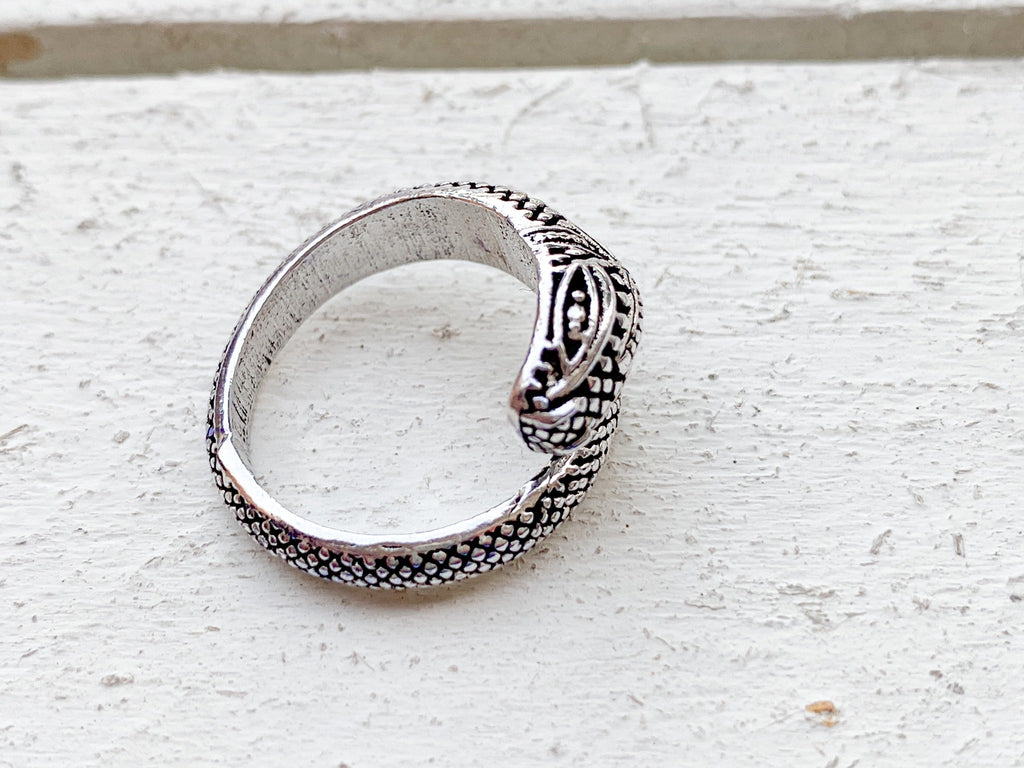 Anillo serpiente latón plateado