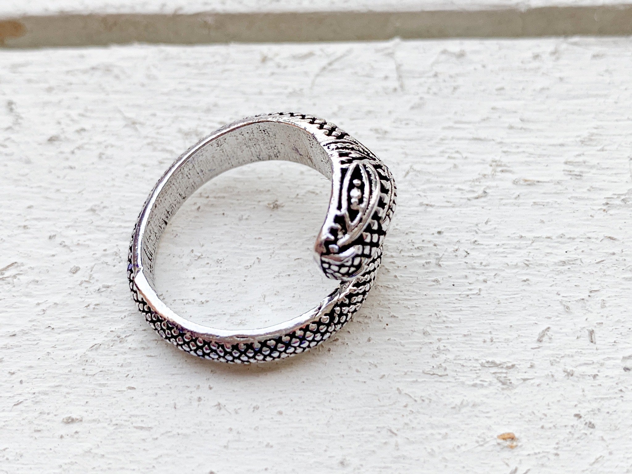 Anillo serpiente latón plateado
