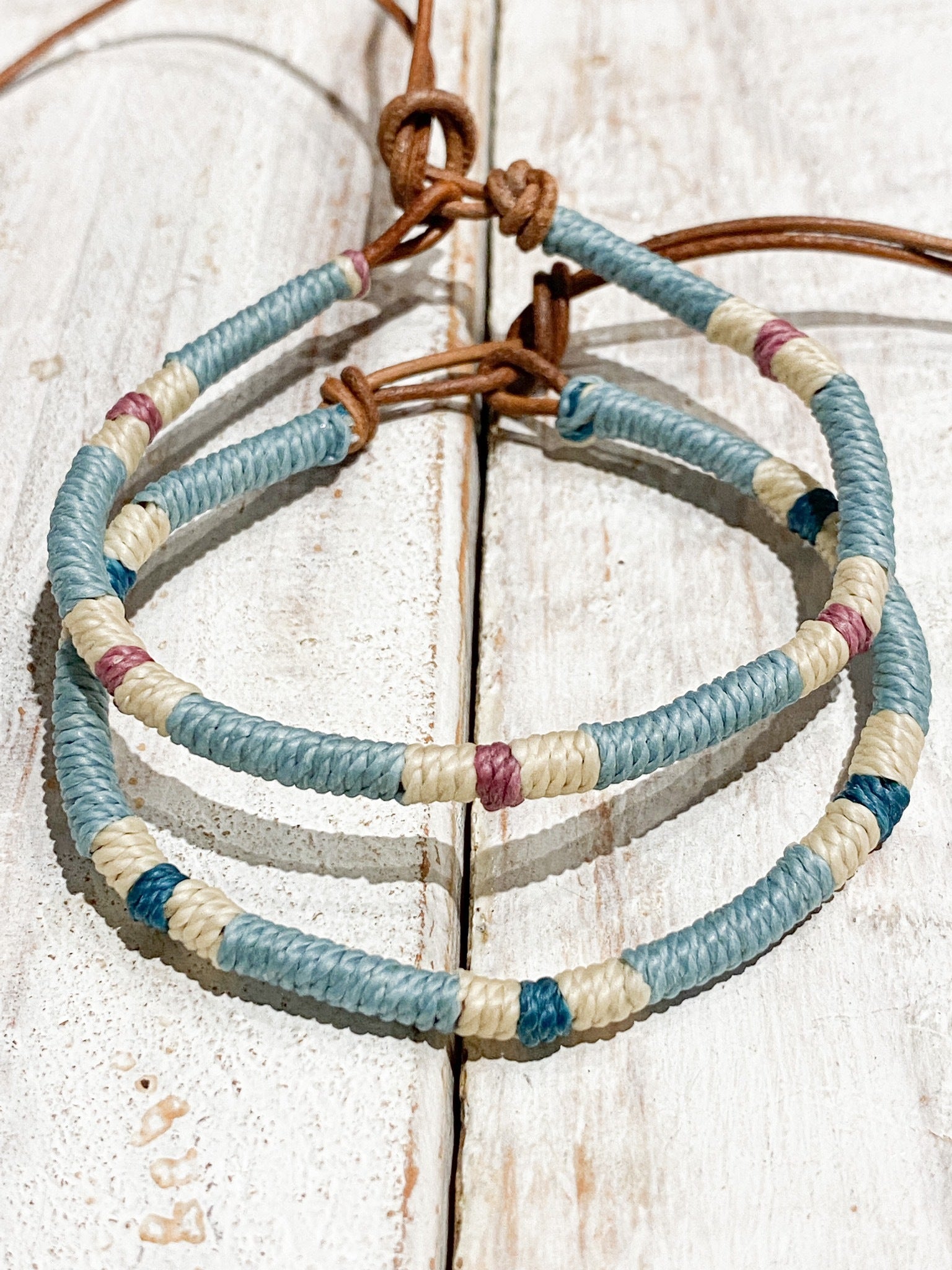 Pulsera cuero azul claro