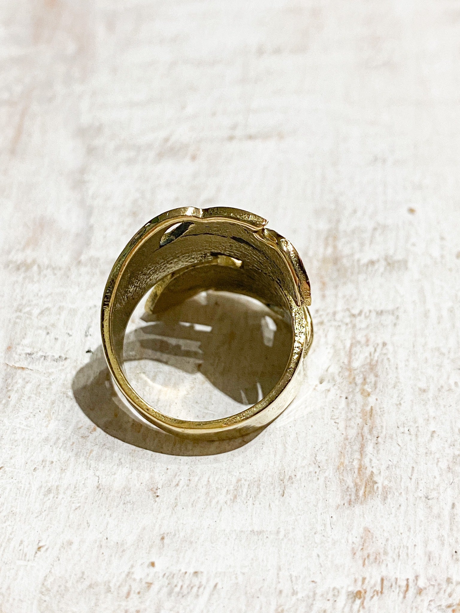 Anillo pluma dorado latón