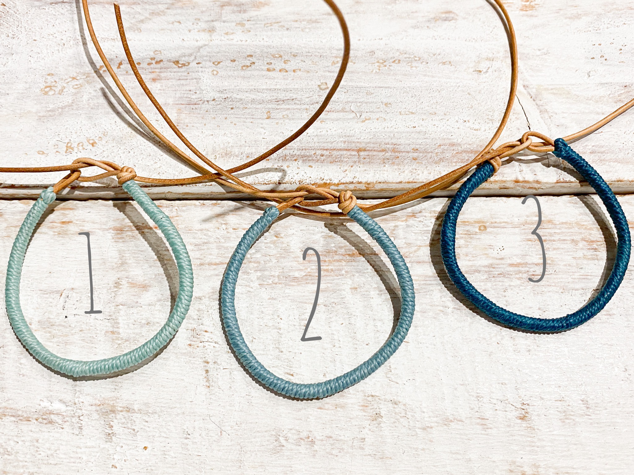 Pulsera cuero azules