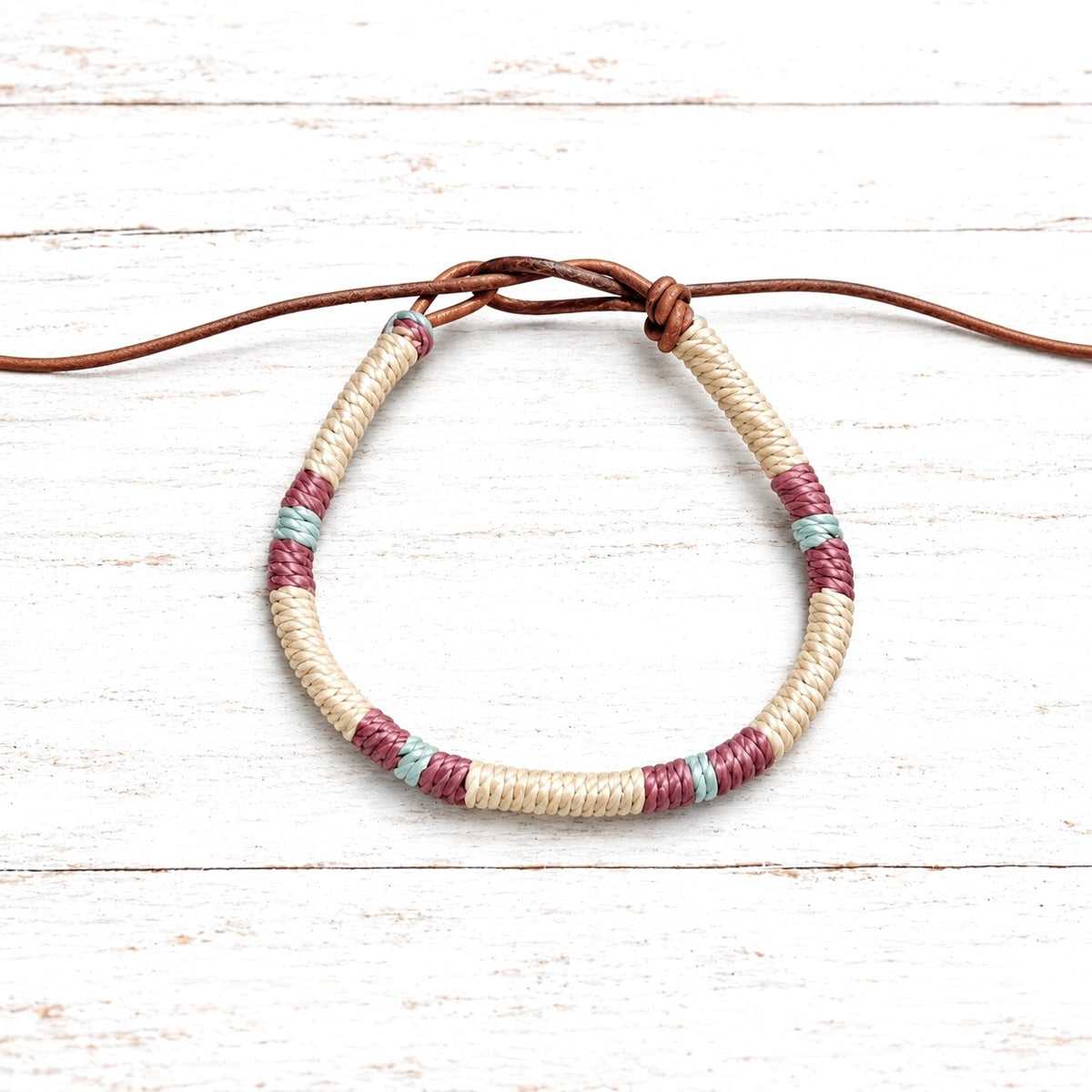Pulsera cuero natural y berenjena