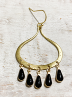 Pendientes lágrimas negras dorados