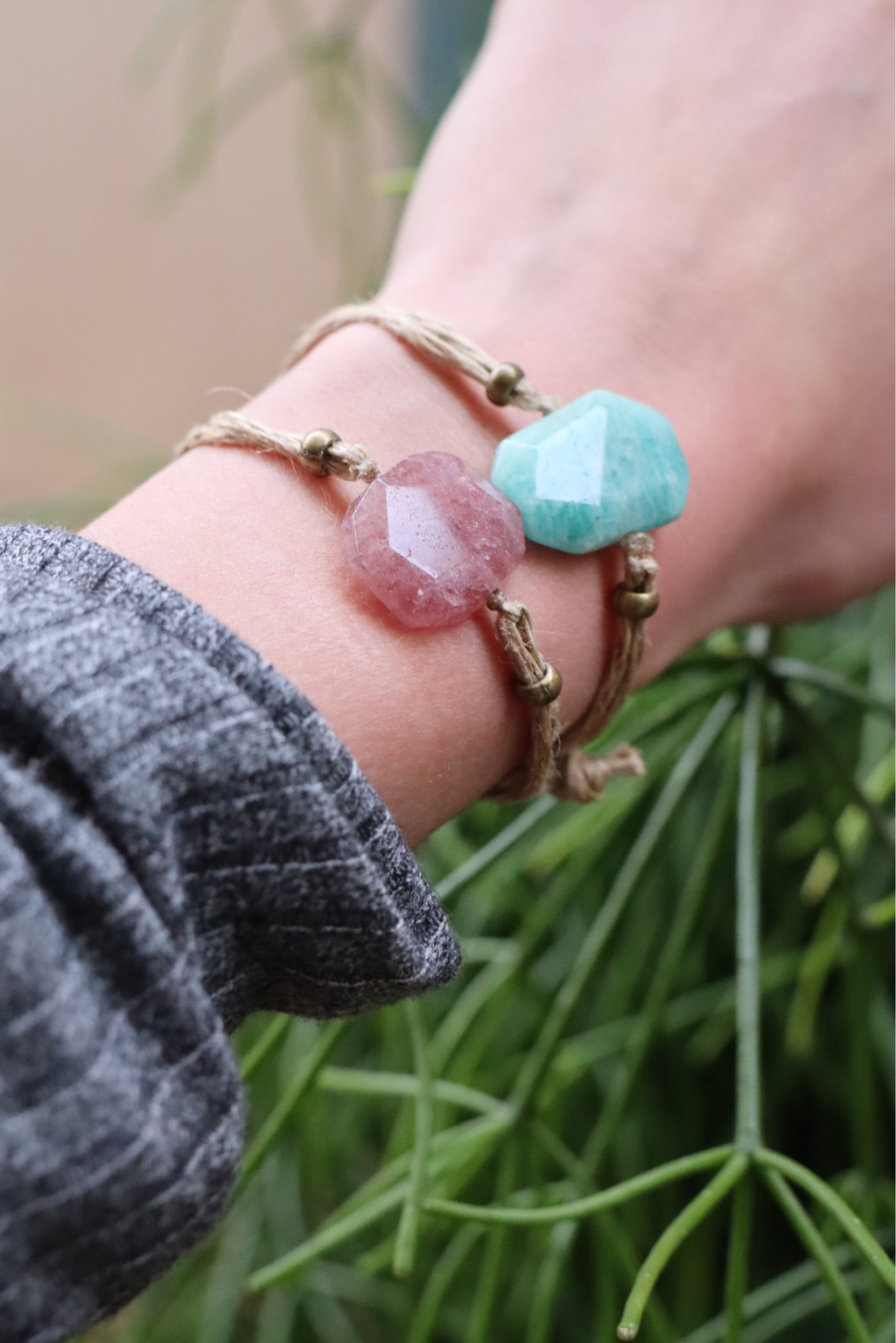Pulsera cáñamo piedra rosa