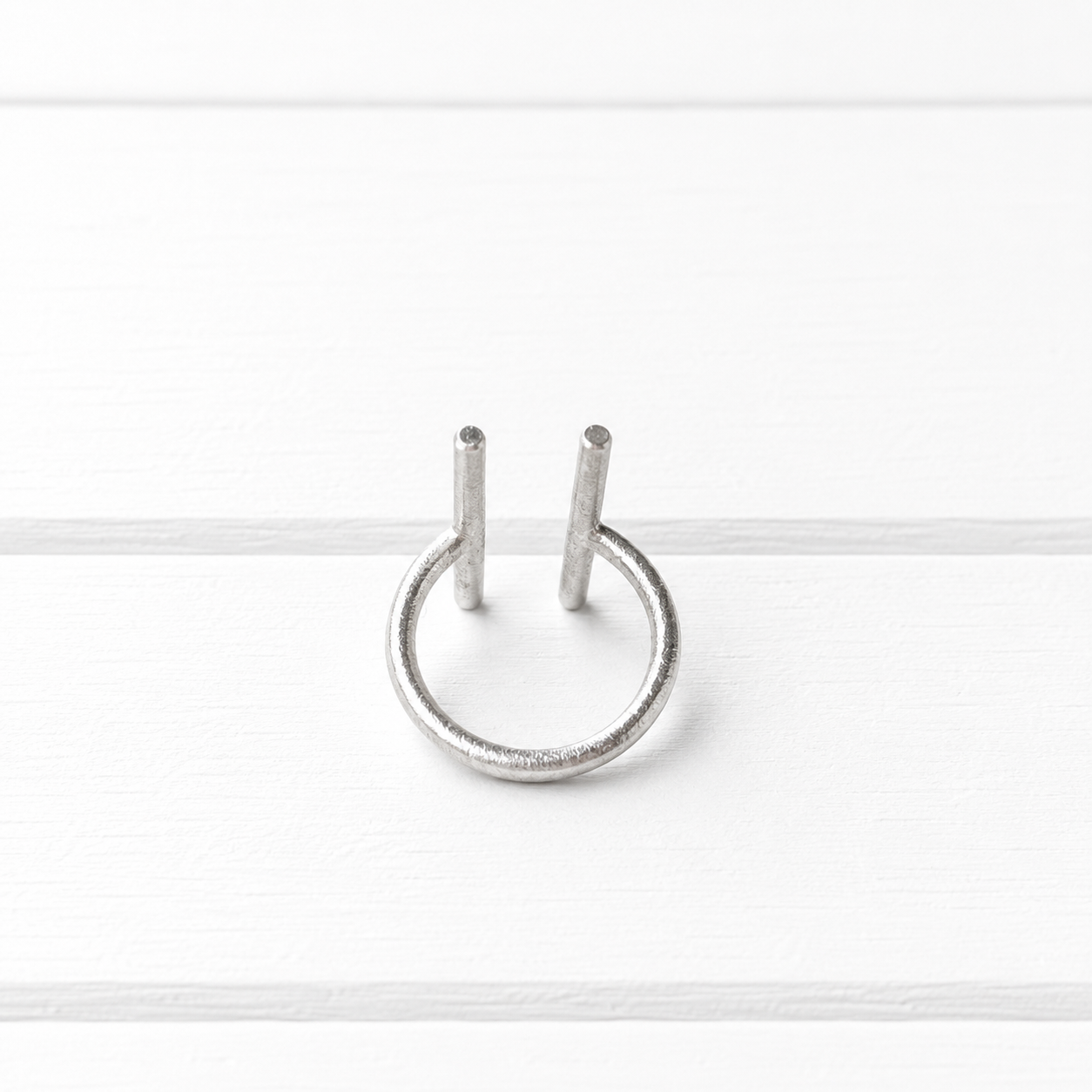 Anillo doble barra plateado