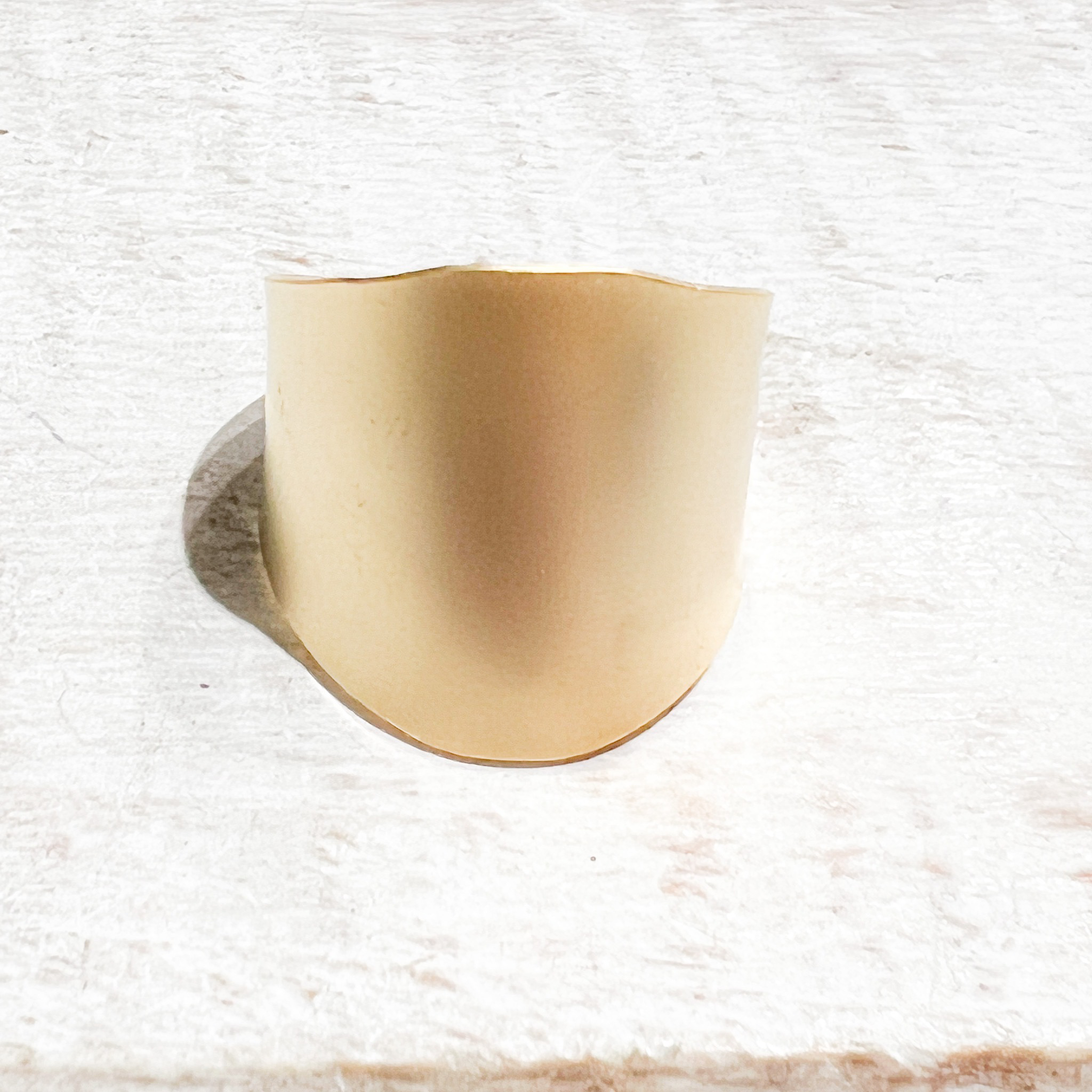 Anillo ancho zamak dorado mate