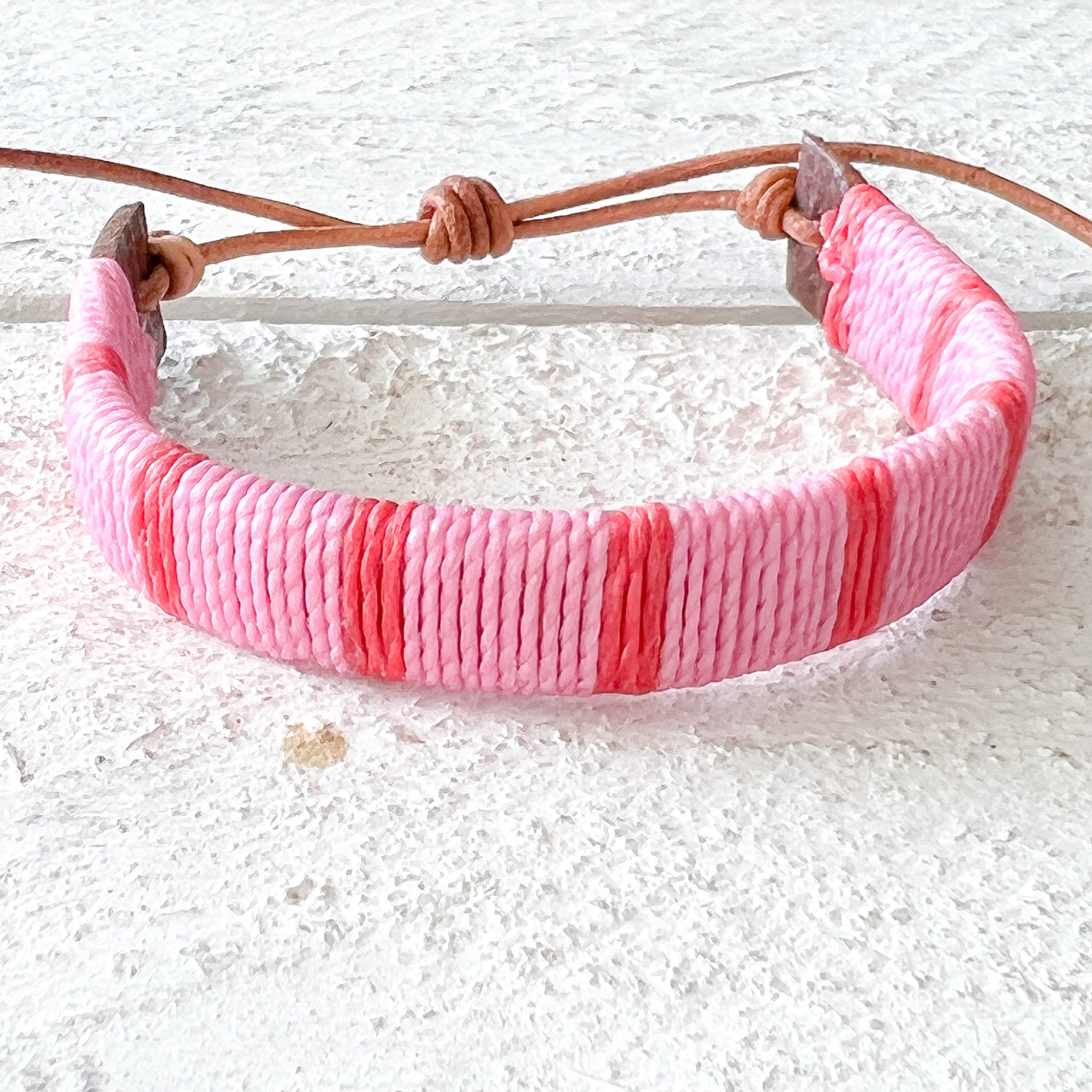 Pulsera ancha cuero rosa/rojo