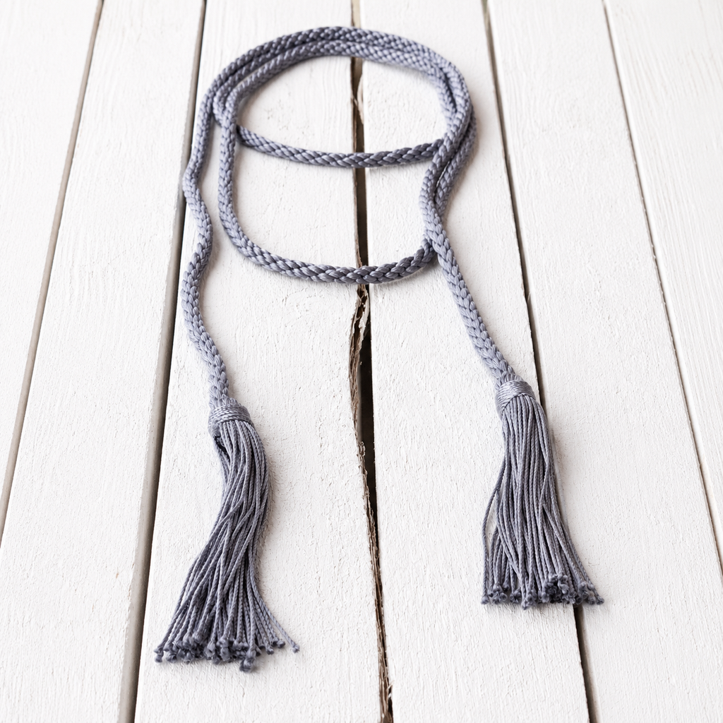 Collar cinturón pompones gris