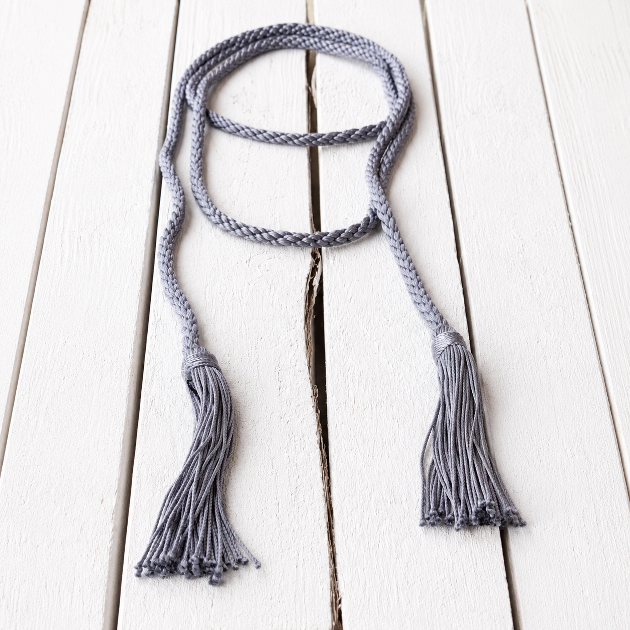 Collar cinturón pompones gris