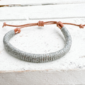 Pulsera cuero plateada