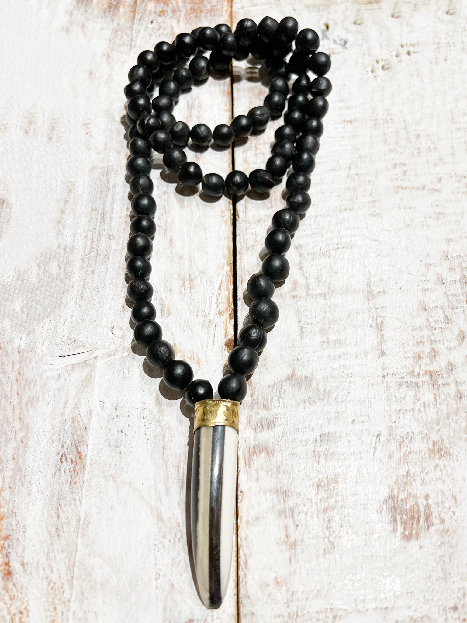 Collar pieza franjas semillas negro