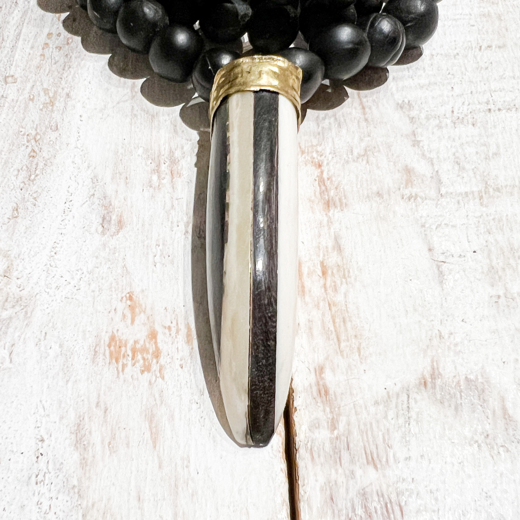Collar pieza franjas semillas negro