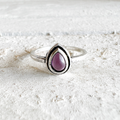 Anillo latón plateado gota morada