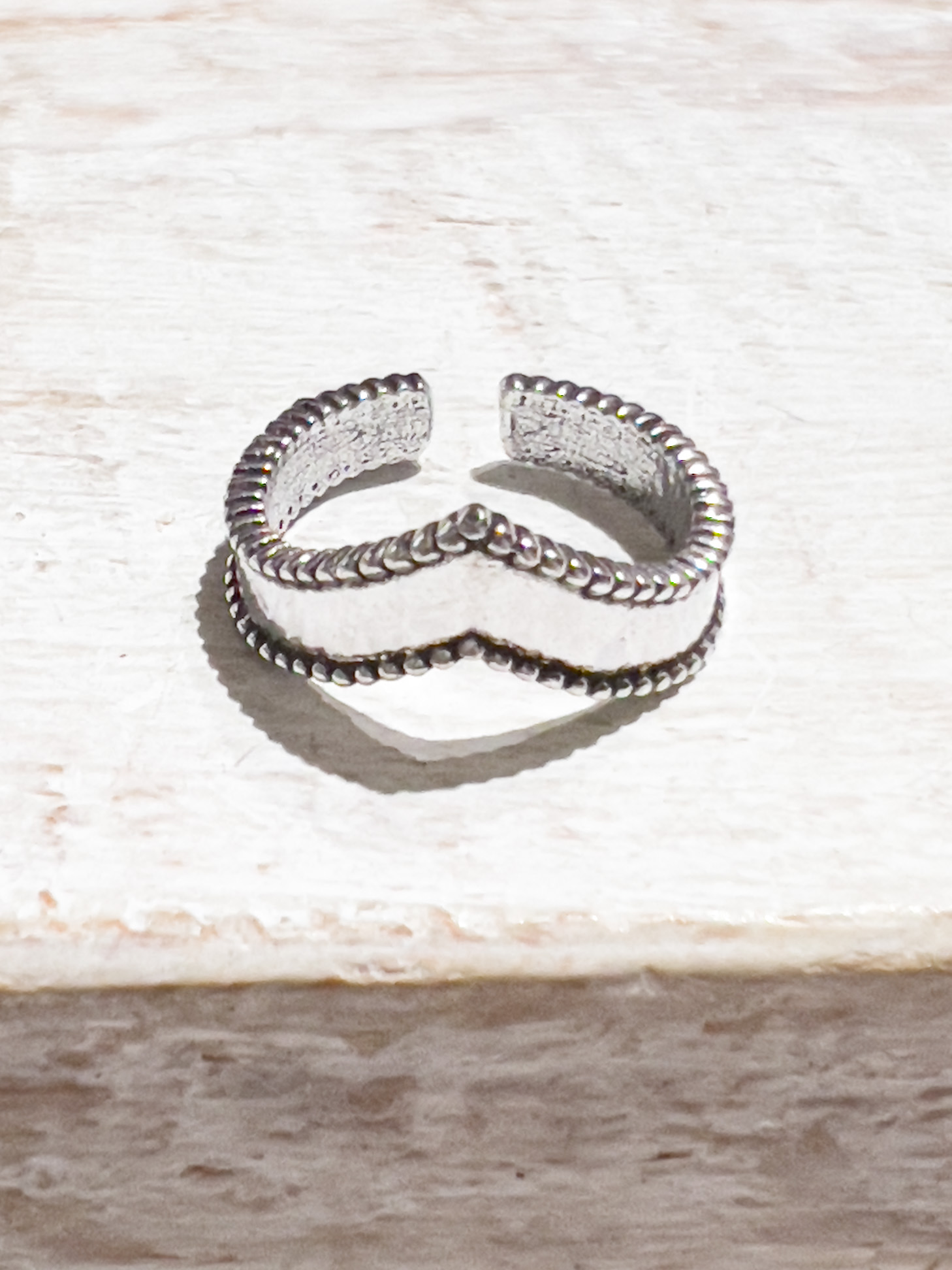 Anillo latón plateado pico