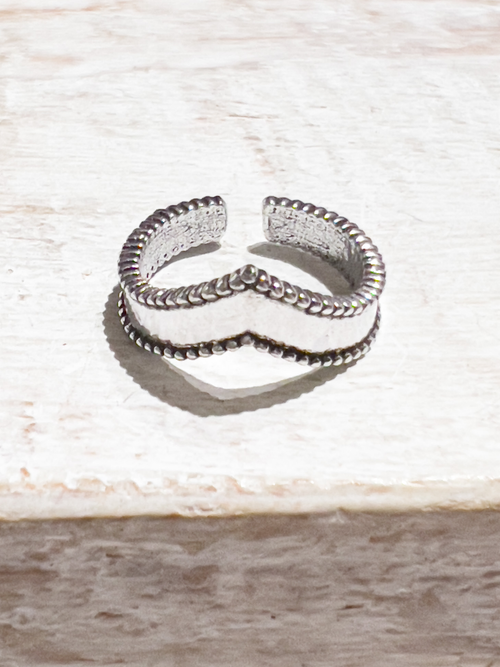 Anillo latón plateado pico