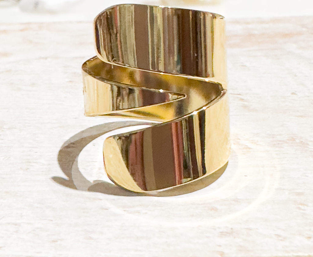 Anillo acero dorado pico