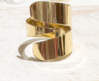 Anillo acero dorado pico