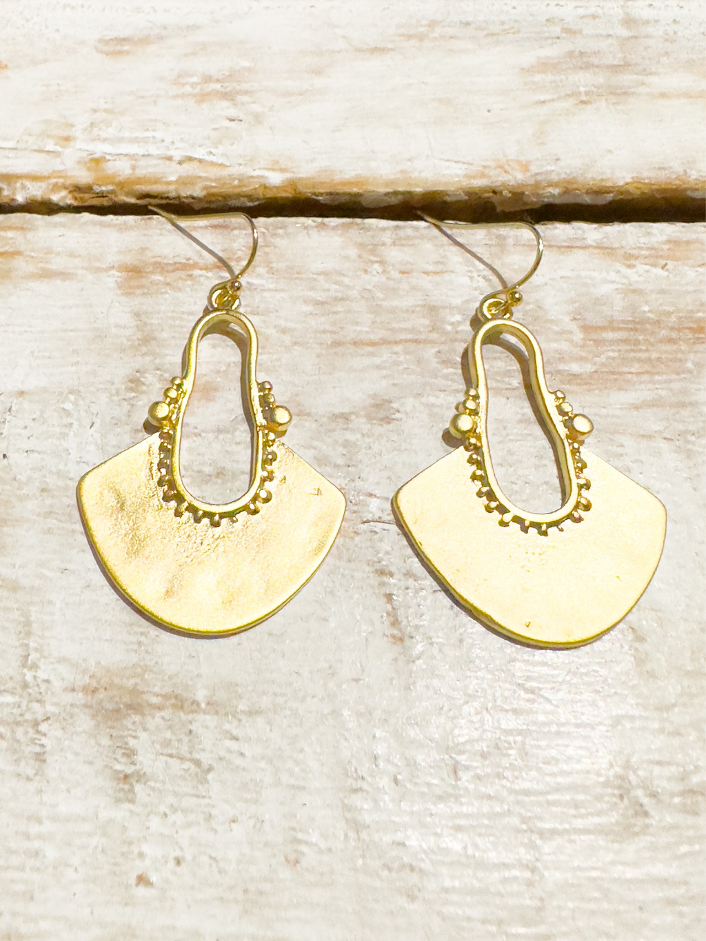 Pendientes hippies dorados zamak hipoalergénico