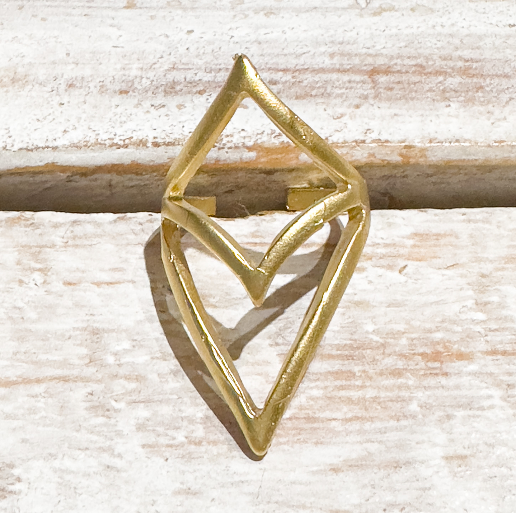 Anillo zamack dorado picos