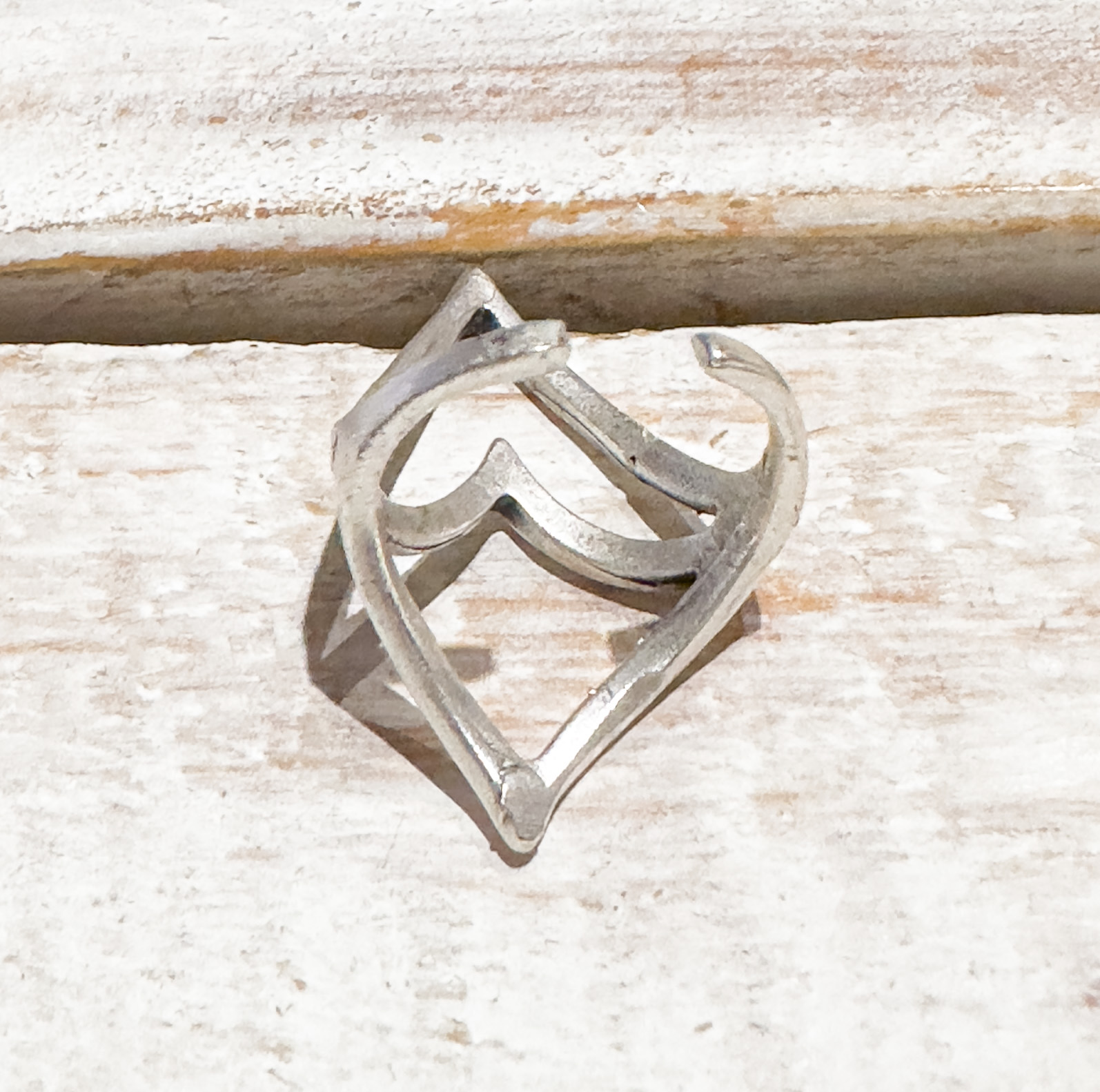 Anillo zamack plateado picos