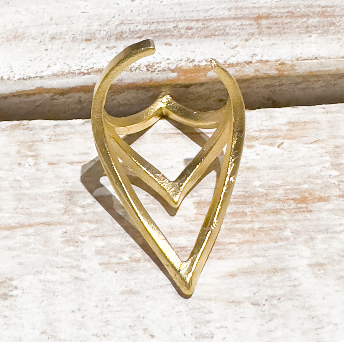 Anillo zamack dorado picos