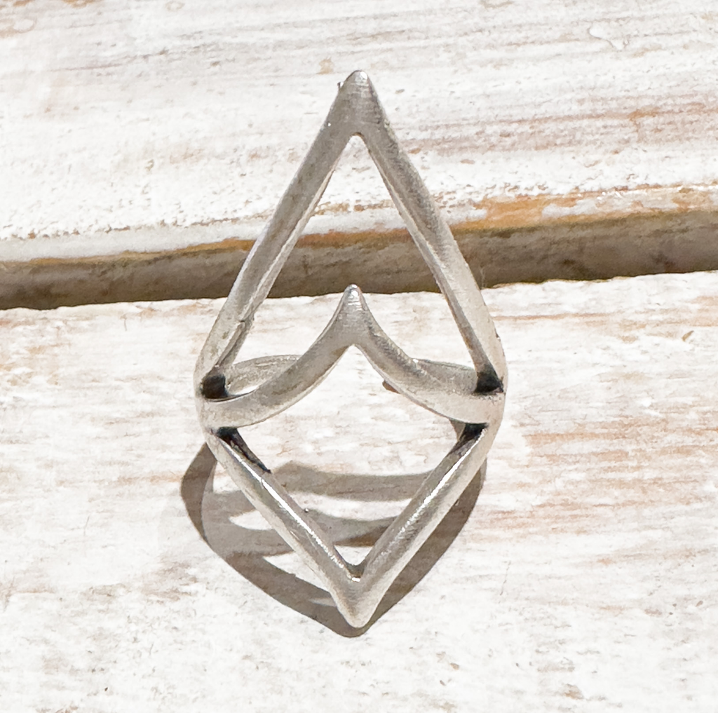 Anillo zamack plateado picos
