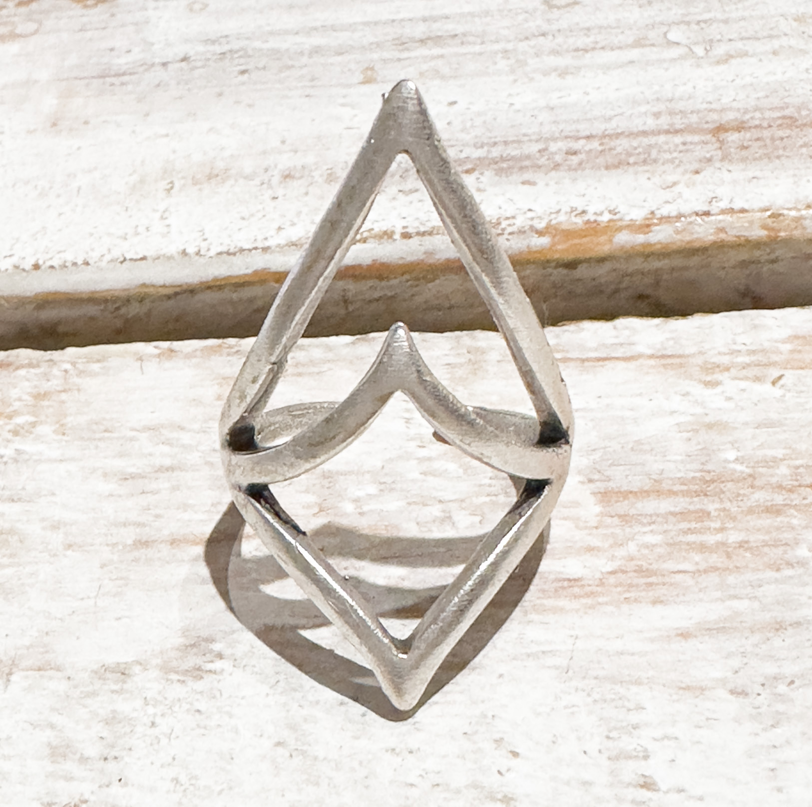 Anillo zamack plateado picos
