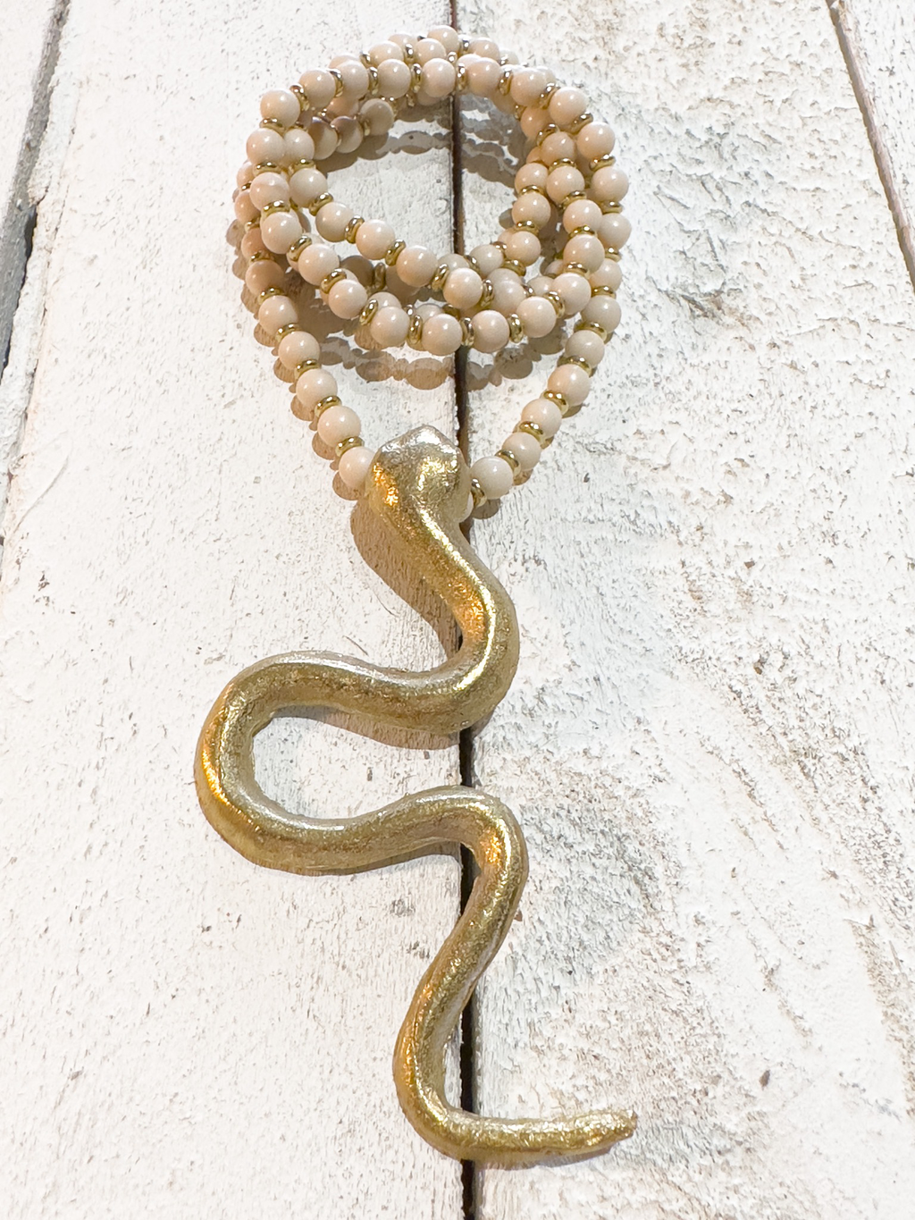 Collar natural serpiente bronce dorada