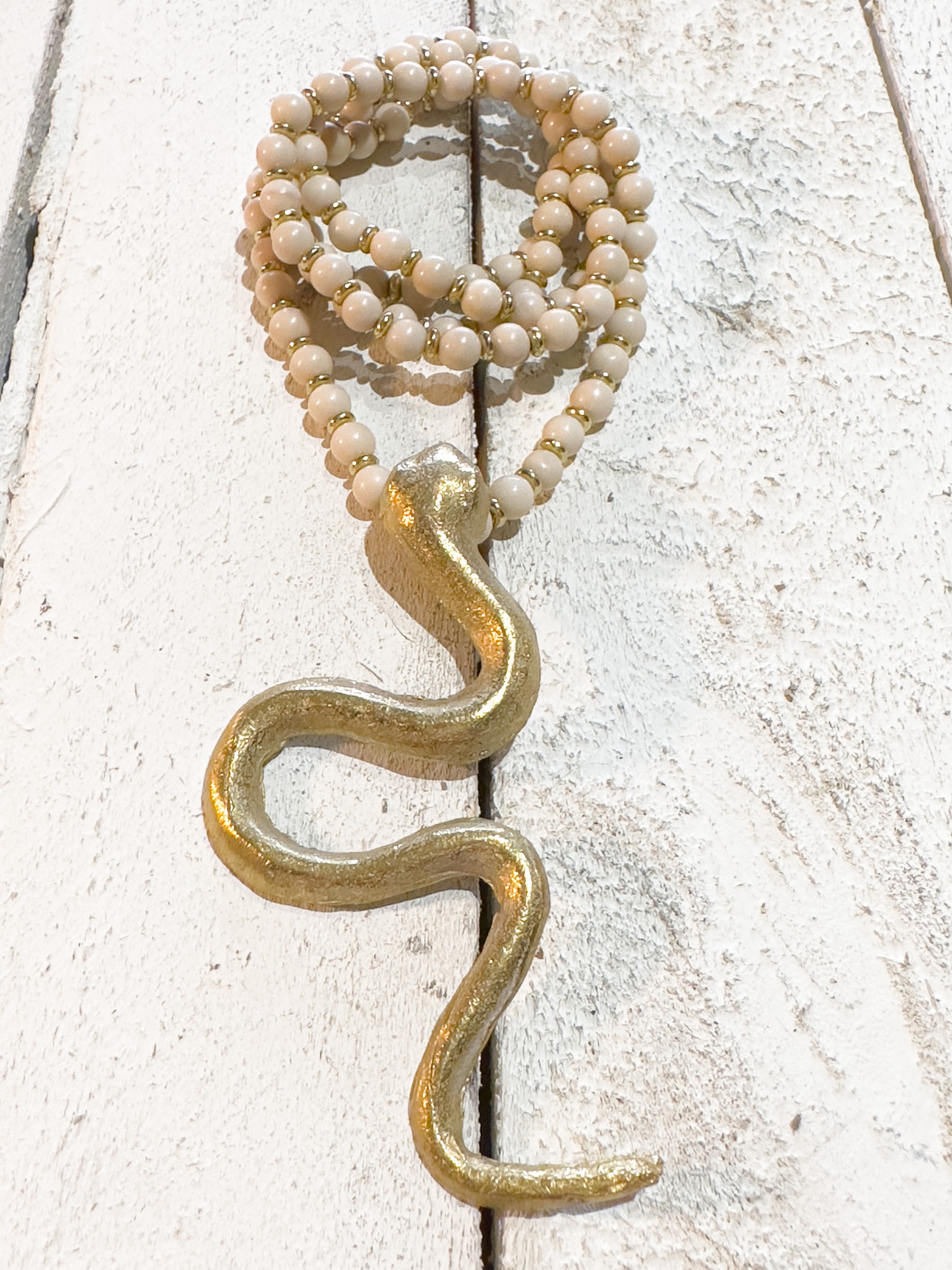 Collar natural serpiente bronce dorada