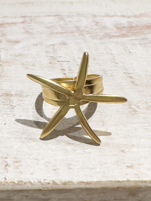 Anillo latón baño oro estrella