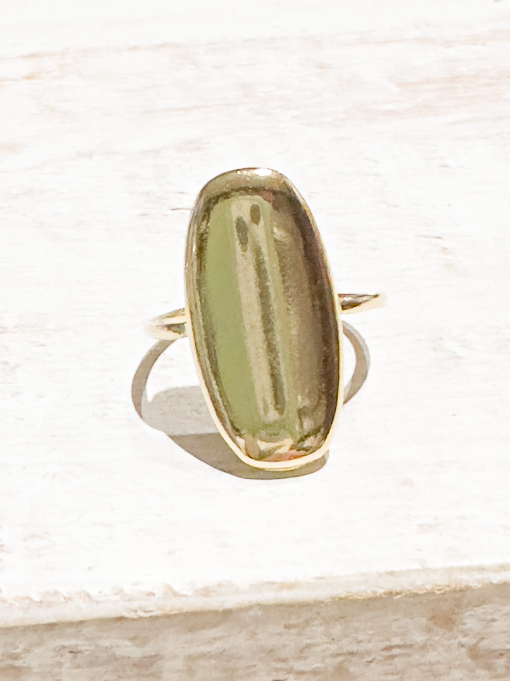 Anillo acero dorado ovalado plano