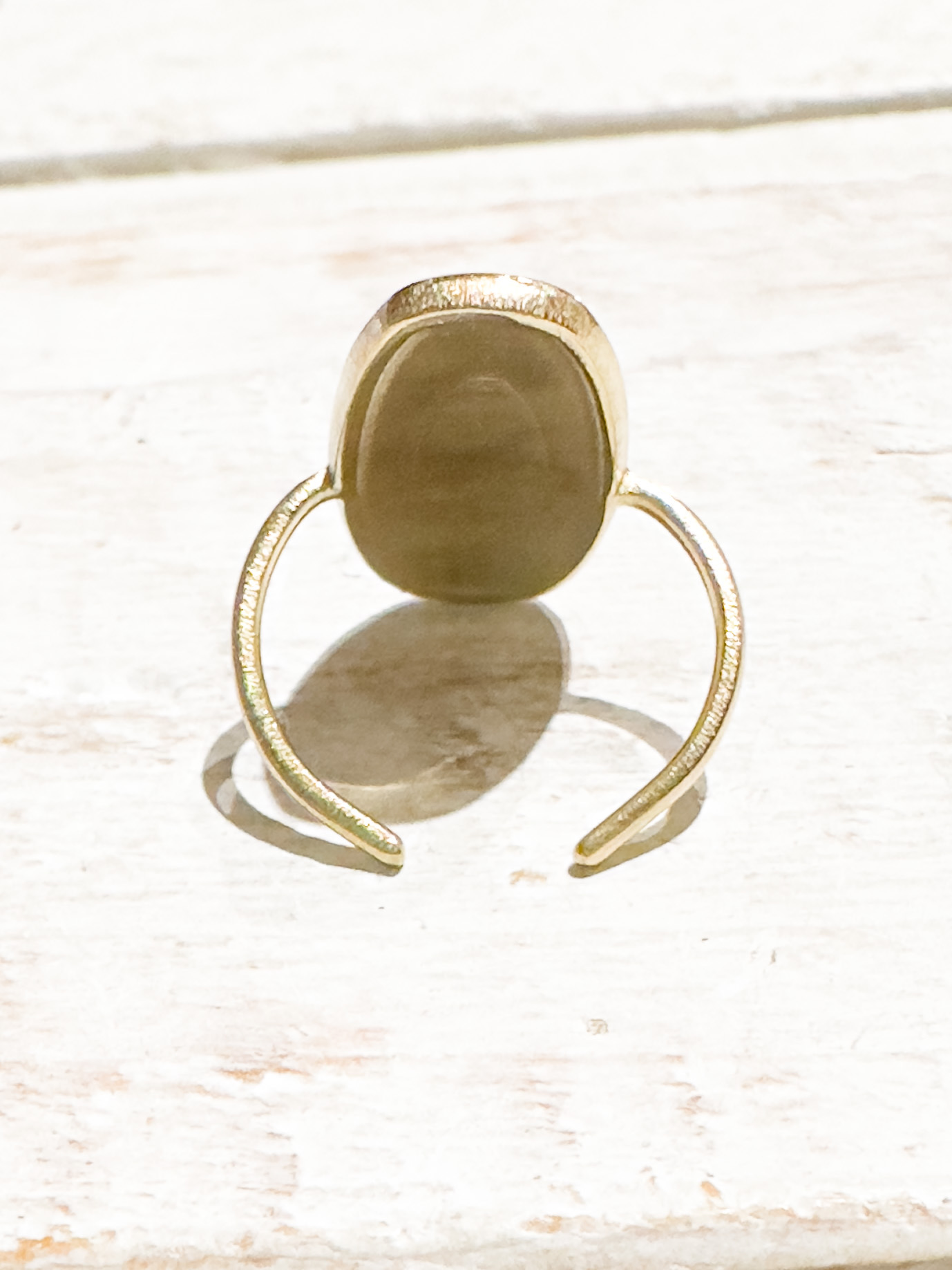Anillo acero dorado ovalado plano