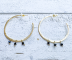 Pendientes aro dorado mate latón piedras negras
