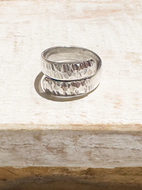 Anillo cruzado  latón plateado