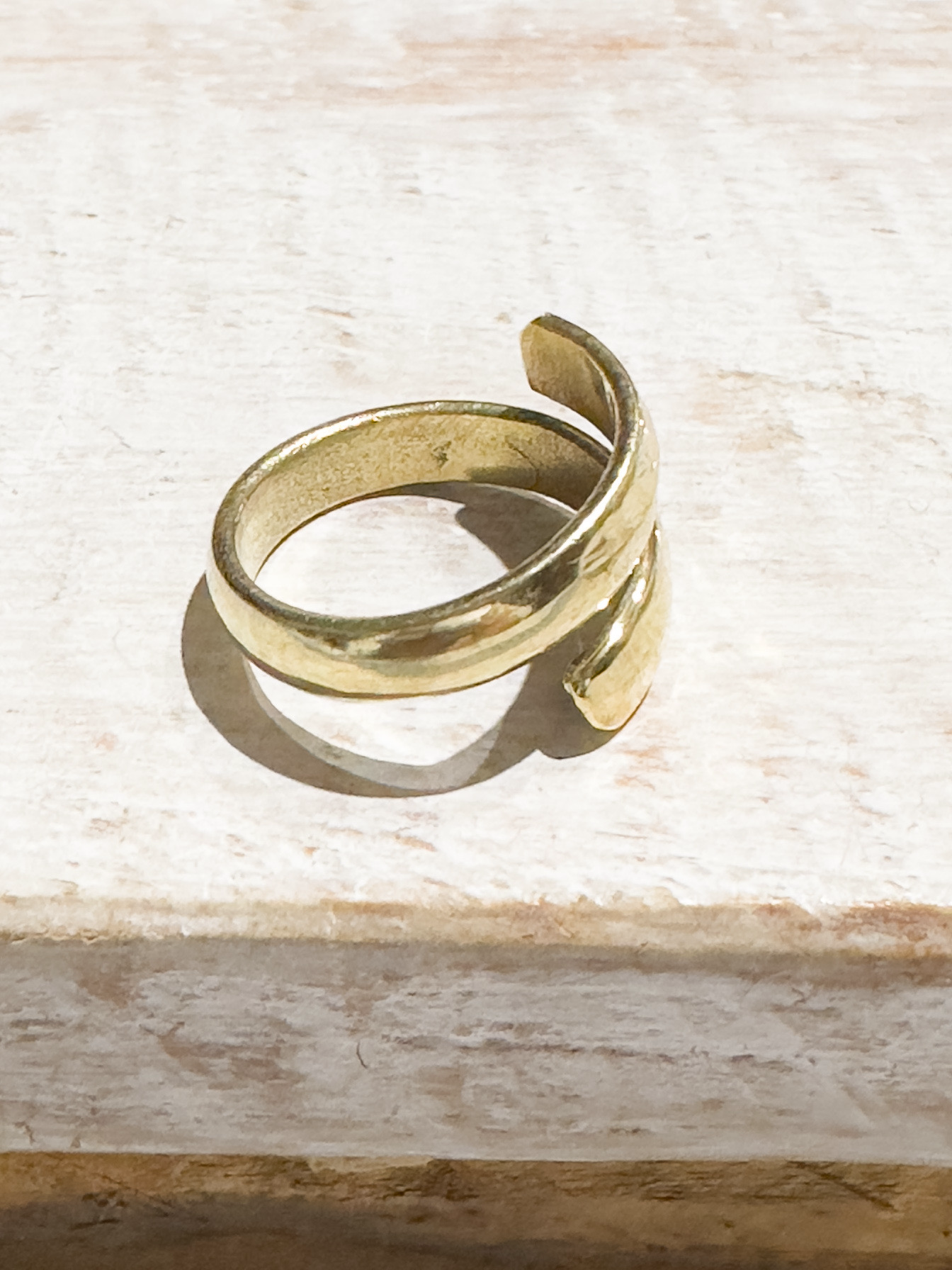 Anillo cruzado latón dorado