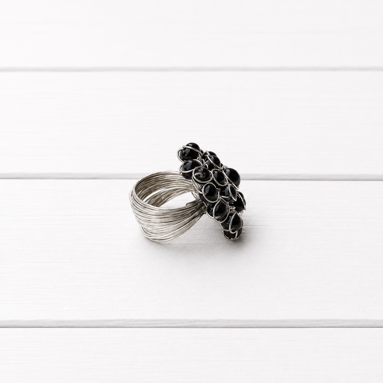 Anillo alambre plateado negro