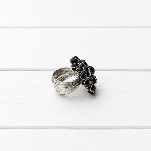 Anillo alambre plateado negro