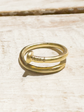 Anillo zamak dorado clavo