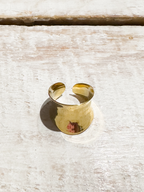 Anillo acero dorado cóncavo