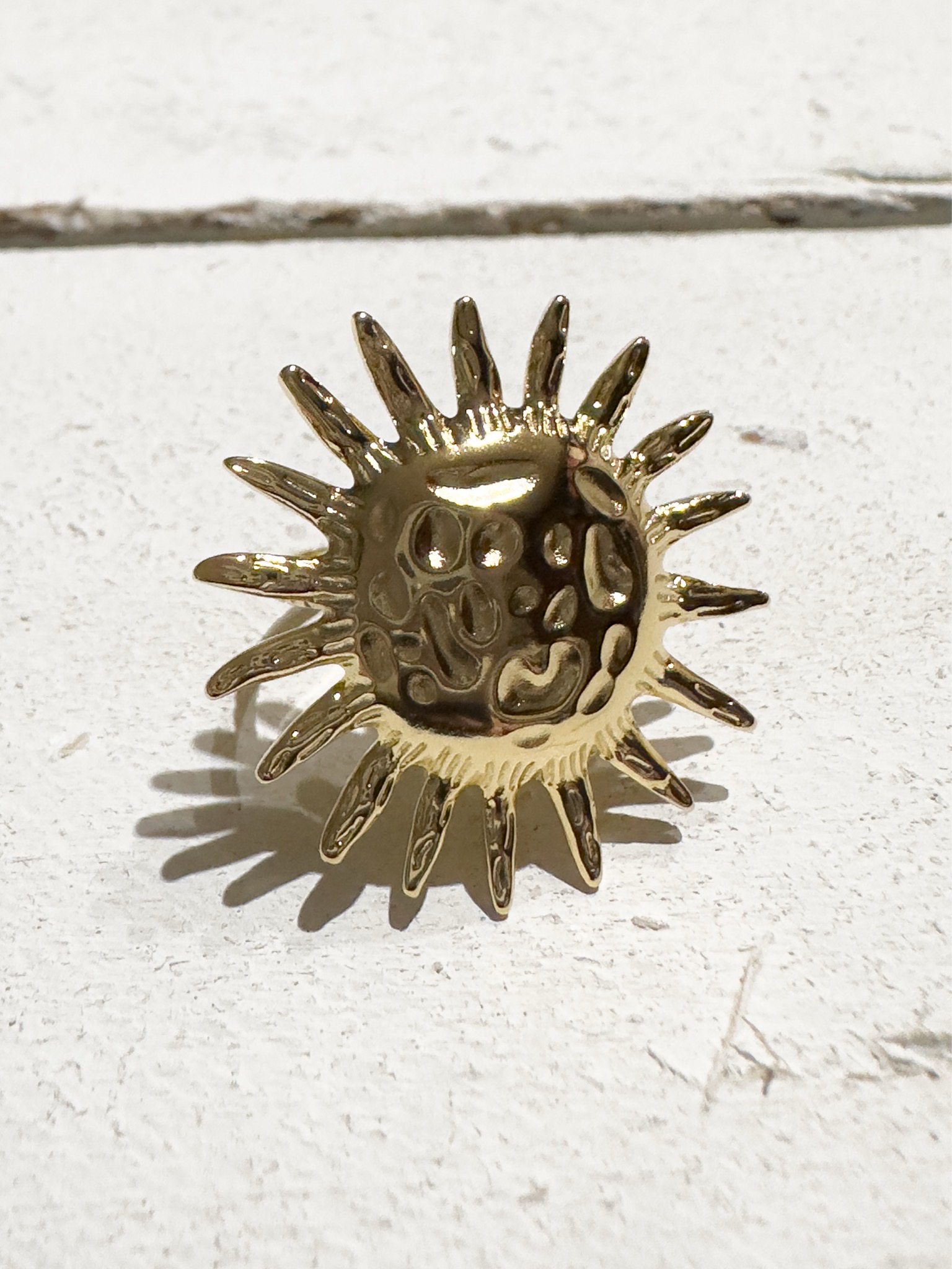 Anillo acero dorado sol