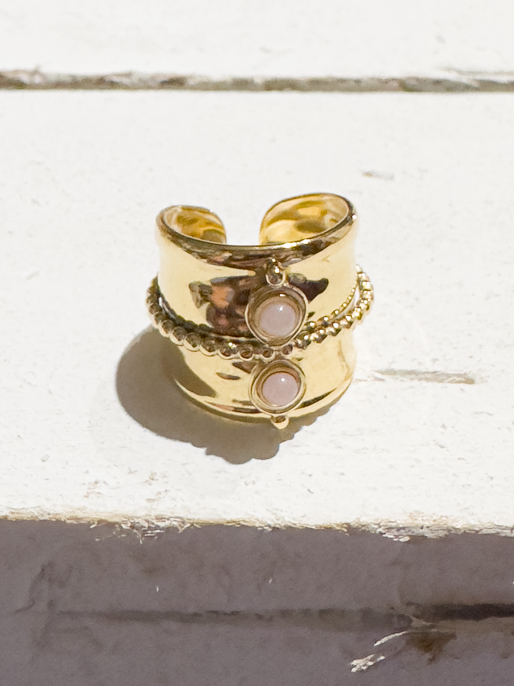 Anillo acero dorado cuarzo rosa doble