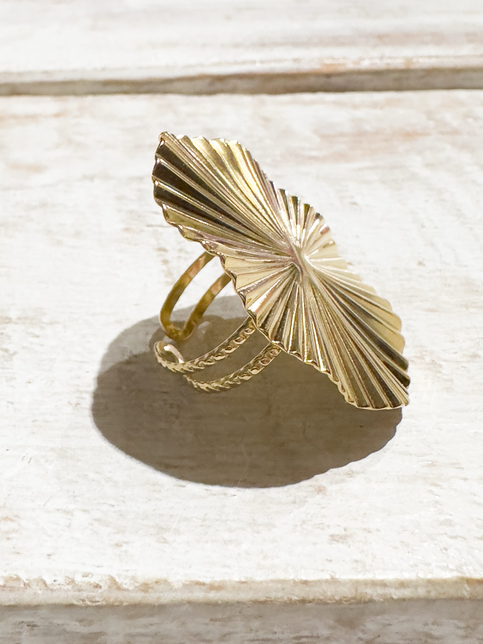 Anillo acero dorado rayos XL