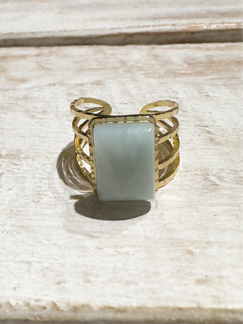 Anillo acero dorado piedra rectangular agua