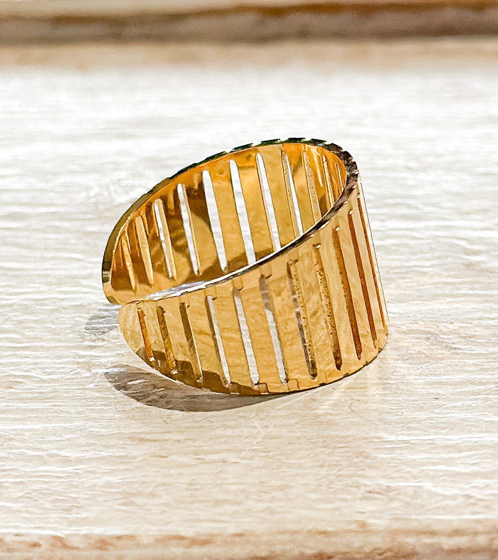 Anillo acero dorado barrotes