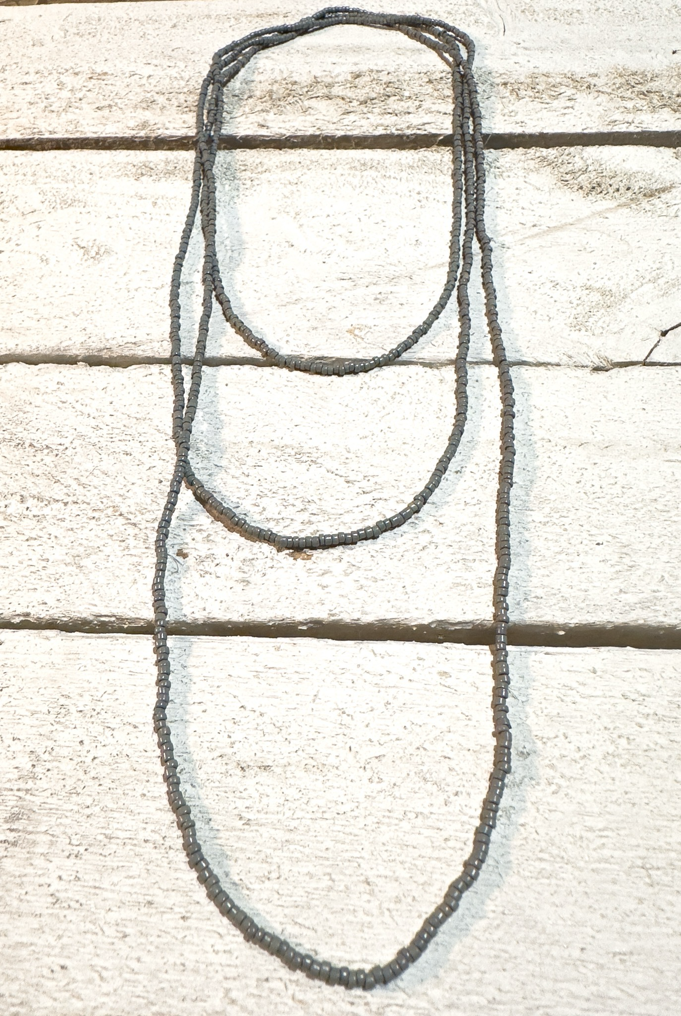 Collar miyuki mini extra largo gris