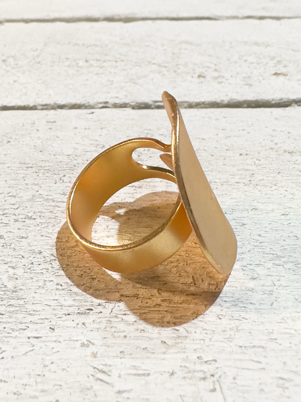 Anillo zamak baño dorado mate círculo XL